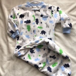 One size zippered sleep sack.